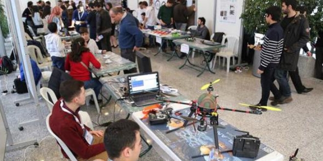 Denizli'de 11 yaşındaki çocuklar top oynayan robot yaptı