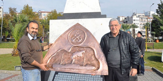 Emekli memurdan deniz şehitlerine vefa