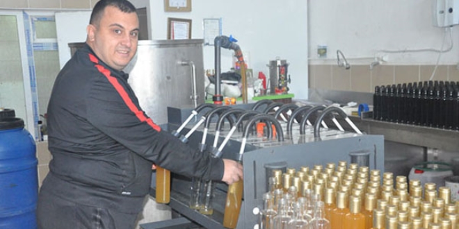 Ürettiği 30 çeşit sirkeyi yurt dışına satıyor