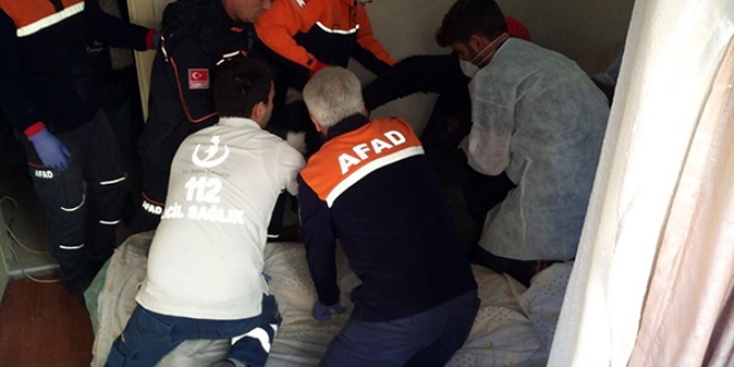 Kapıdan sığmayınca, pencereden çıkarıldı
