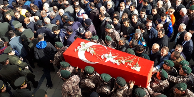 Kazada hayatını kaybeden polis toprağa verildi