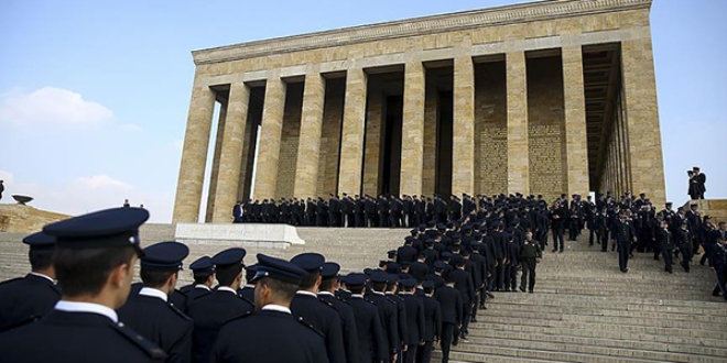 Emniyet teşkilatı Anıtkabir'i ziyaret etti