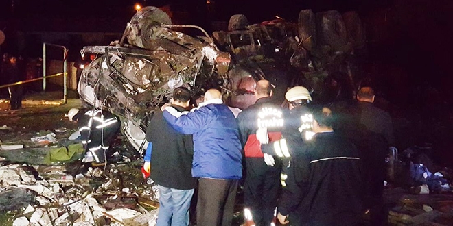 Freni patlayan tanker otomobilleri biçti: 2 ölü, 4 yaralı