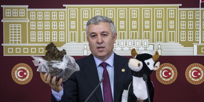 CHP'li vekil: Bu gübreyi Bakan Fakıbaba'ya göndereceğim