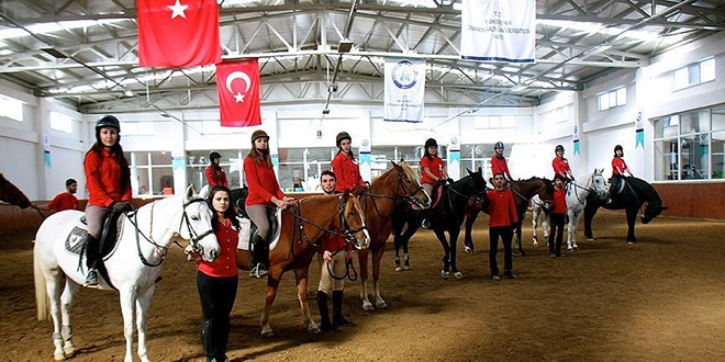 Amfide değil harada eğitim görüyorlar