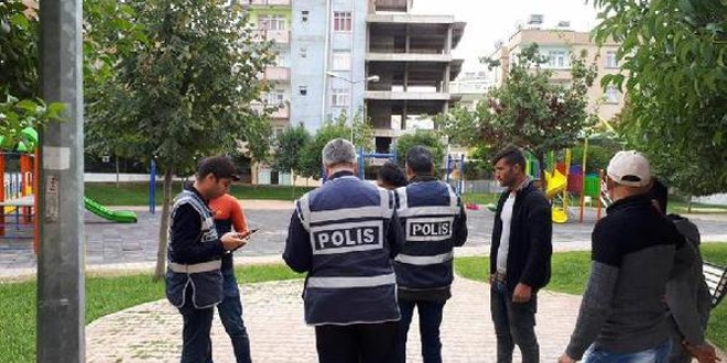 stanbul'da ok sayda polisle okul nleri denetlendi