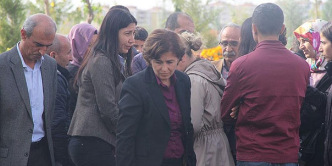 HDP'li vekil, PKK'lı teröristin cenazesine katıldı