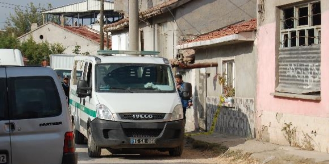Bursa'da genç kız, annesini döven babasını öldürdü