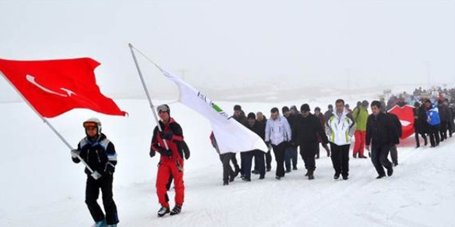 Salk alanlar 'Sarkam ehitleri' ansna yrd