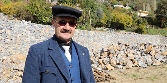 Emekli memur 85 yıllık birikimini derneğe bağışladı