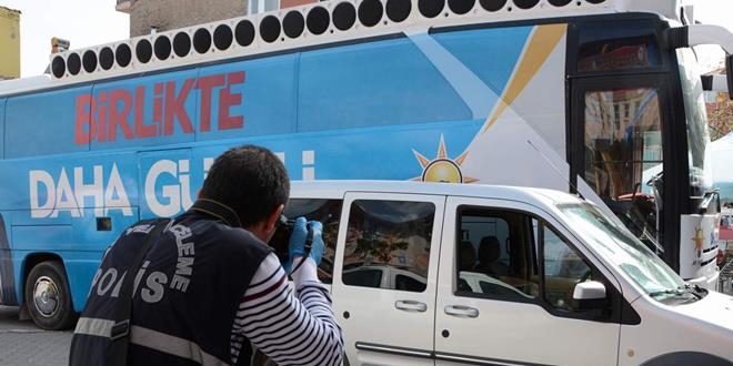 Ak Parti il başkanlığı hizmet aracına saldırı
