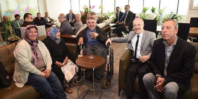 Yeni Başkan'ın ilk icraatı, özel kartı kaldırmak oldu