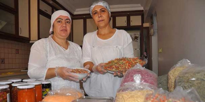 Çocukları için yaptıkları makarnalar, gelir kapıları oldu
