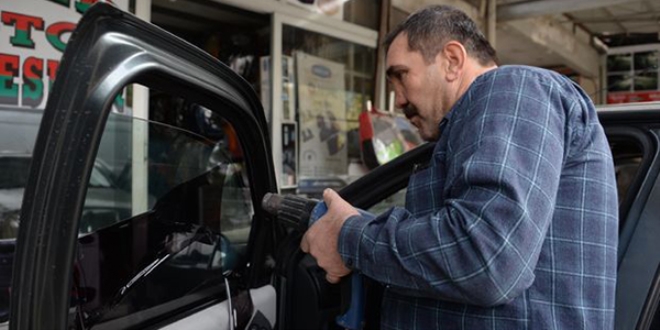 Cam filmi yasağındaki belirsizlik, esnafı tedirgin etti