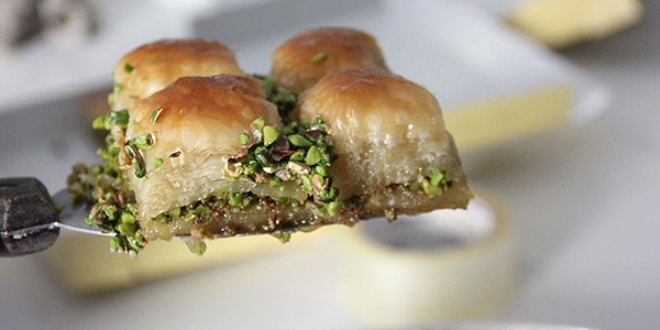 Zahter balı Antep baklavasıyla buluştu