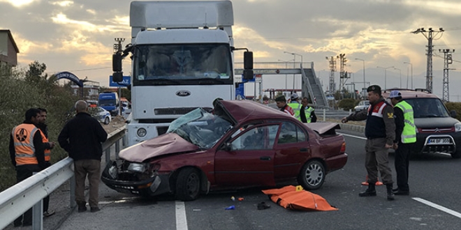 Kamyon otomobile çarptı: 2 kişi öldü