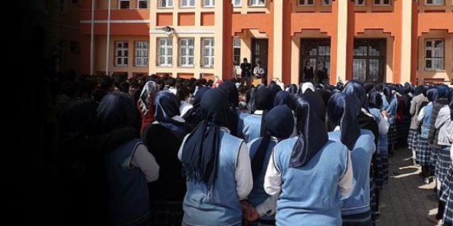 'Fedakarca çalışan bir milli eğitim camiası var'