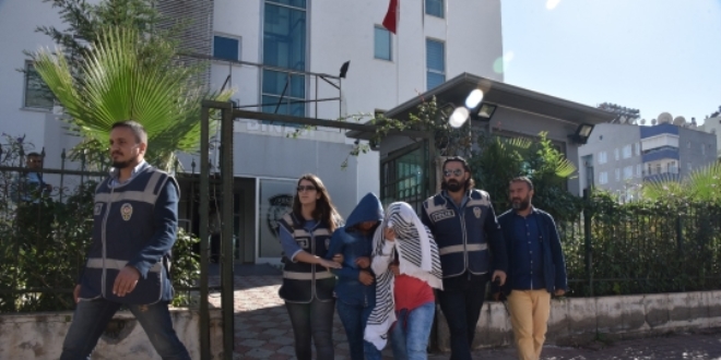 Gözaltına alınan 10 kadından biri tutuklandı
