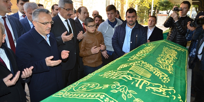 Maliye Bakanı Ağbal'ın amcası defnedildi