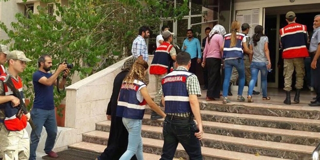 Çankırı'da adliyeye sevk edilen 5 kadından 2'si tutuklandı