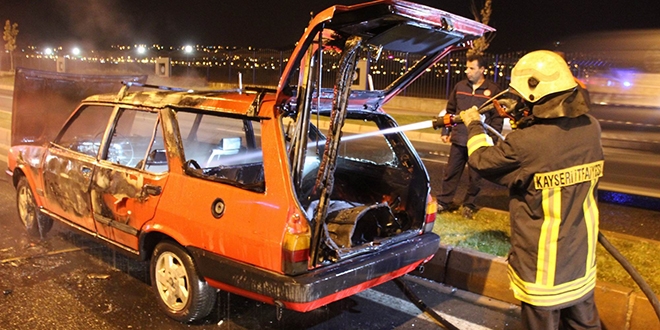 Yanan aracını yol ortasında bırakıp kayıplara karıştı
