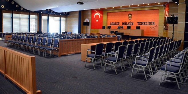 Validen sanık avukatının sorusuna sert tepki