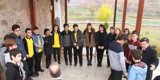 Tarih dersini tarihi mekanları gezerek işliyorlar