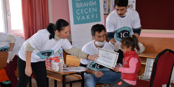 Okuluna vefa borcunu öğrencilerin tedavisiyle ödüyor