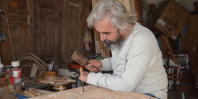 Sağlık teknikerinin ahşap aşkı