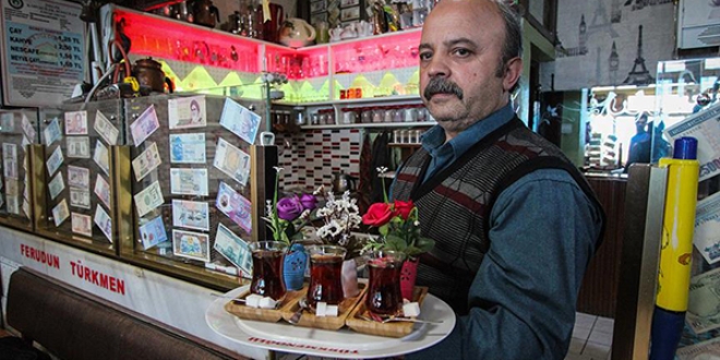 Bu kahveye gelenler 'şakayla' karşılanıyor