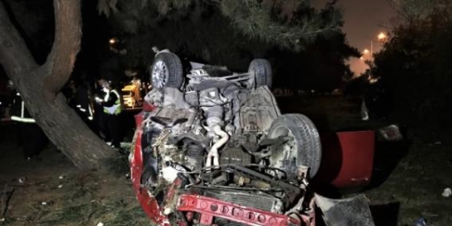 Kazada hurdaya dönen araçtan sağ kurtuldu