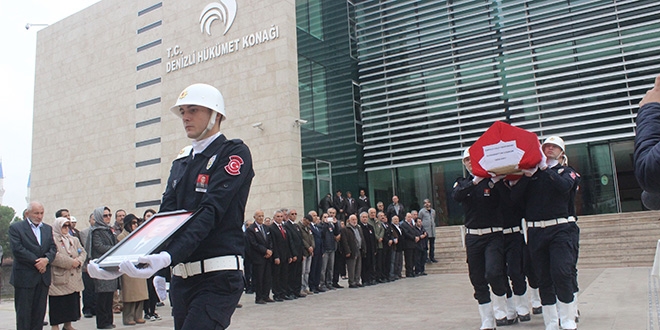 Eski vali yardımcısı son yolculuğuna uğurlandı