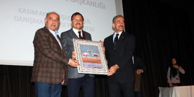 Çavuşoğlu: Türkiye'de ana muhalefet koltuğu boştur