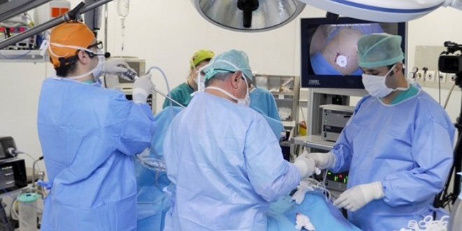 Türk cerrahlar, canlı yayınla yabancı doktorlara kurs verdi