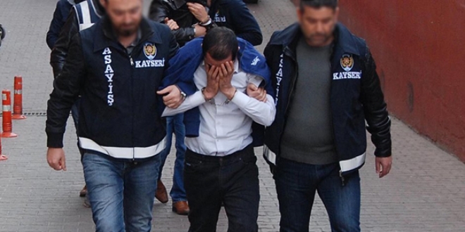 İlahiyat profesörü 1 milyon TL'yi kaptırdı