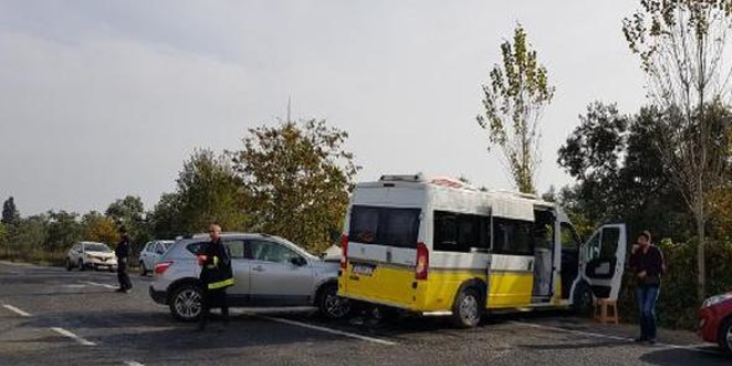 Bursa'da trafik kazas: 2'si renci 9 yaral