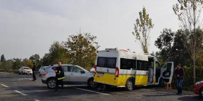 Bursa'da trafik kazası: 2'si öğrenci 9 yaralı