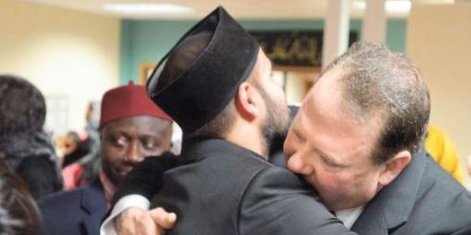 Cami kurşunlamaktan imamla dostluğa