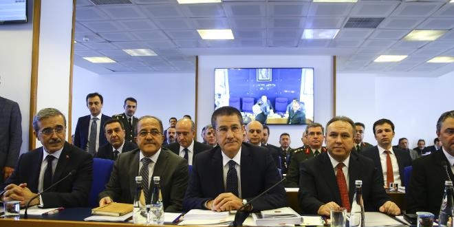 Savunma Bakanı: S-400'ler 2019'da teslim edilecek