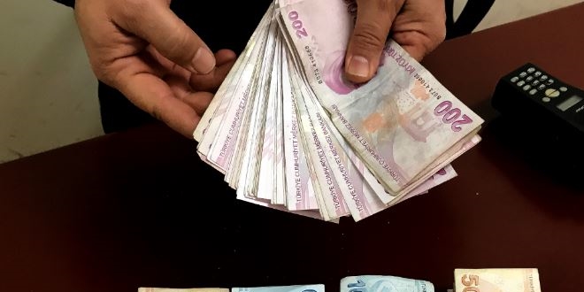 X-ray cihazında 36 bin lirasını unuttu