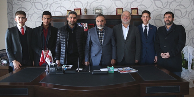Emekli öğretmen öğrencileriyle gururlanıyor