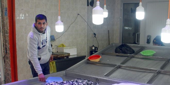 Fırtına balık tezgahlarını boş bıraktı