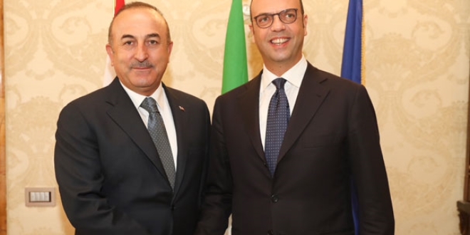 Çavuşoğlu: Türkiye NATO'dan uzaklaşmıyor
