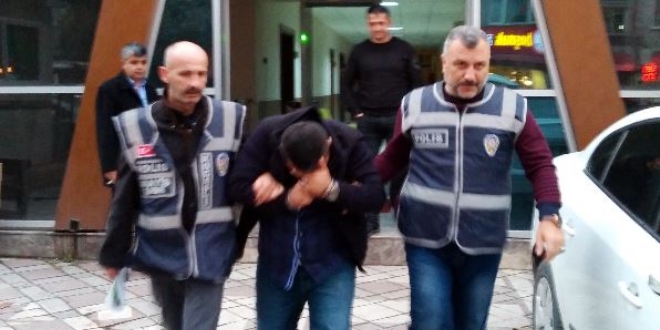 Kadınlara şantaj yapan sahte subay yakalandı