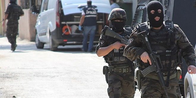 zmir'de PKK'ya operasyon: 27 gzalt