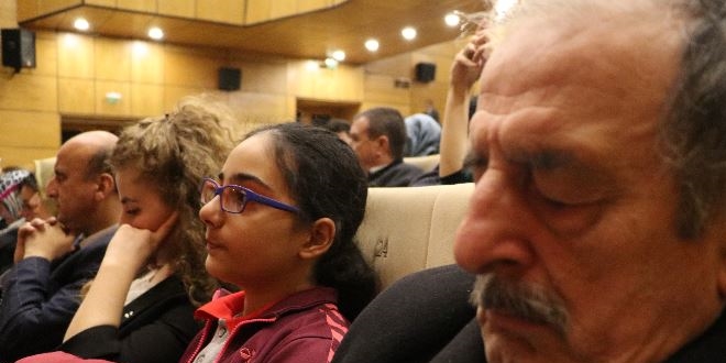 Öğrenciler türkü söyledi, öğretmenler uyudu