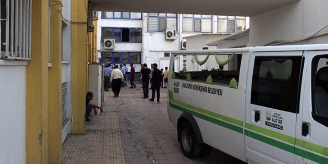 Cinnet getiren şahıs annesini öldürdü, babasını yaraladı