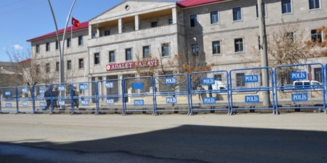Ağrı'da gözaltına alınan 3 muvazzaf asker tutuklandı