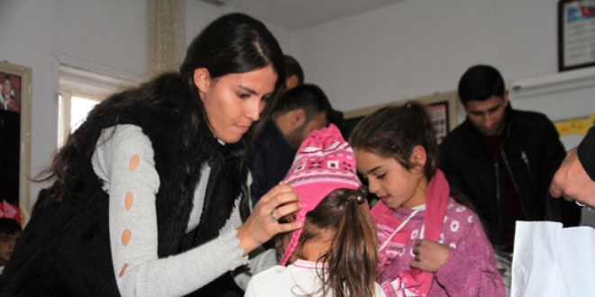 'Öğrenciler üşümesin' diye köy köy dolaşıyorlar