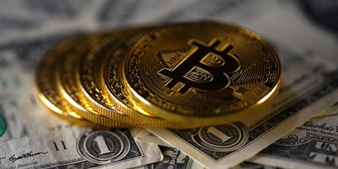 Bitcoin 10 bin doları gördü